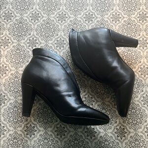 Mootsies Tootsies Black Heeled Boots Sleek Design